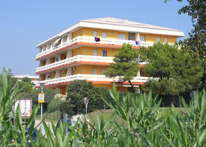 Three Flat With Garden-beahost Apartman