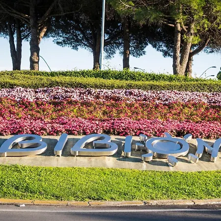Three Flat With Garden Enciosed By Hedge * Bibione